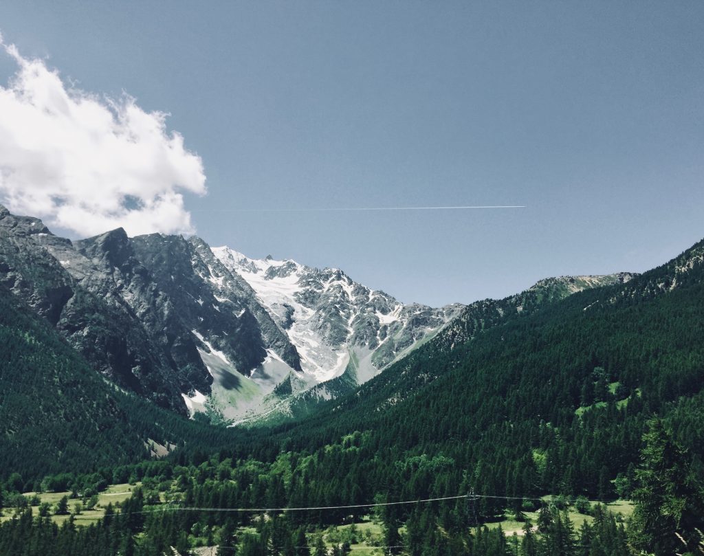 vue sur montagnes enneigées